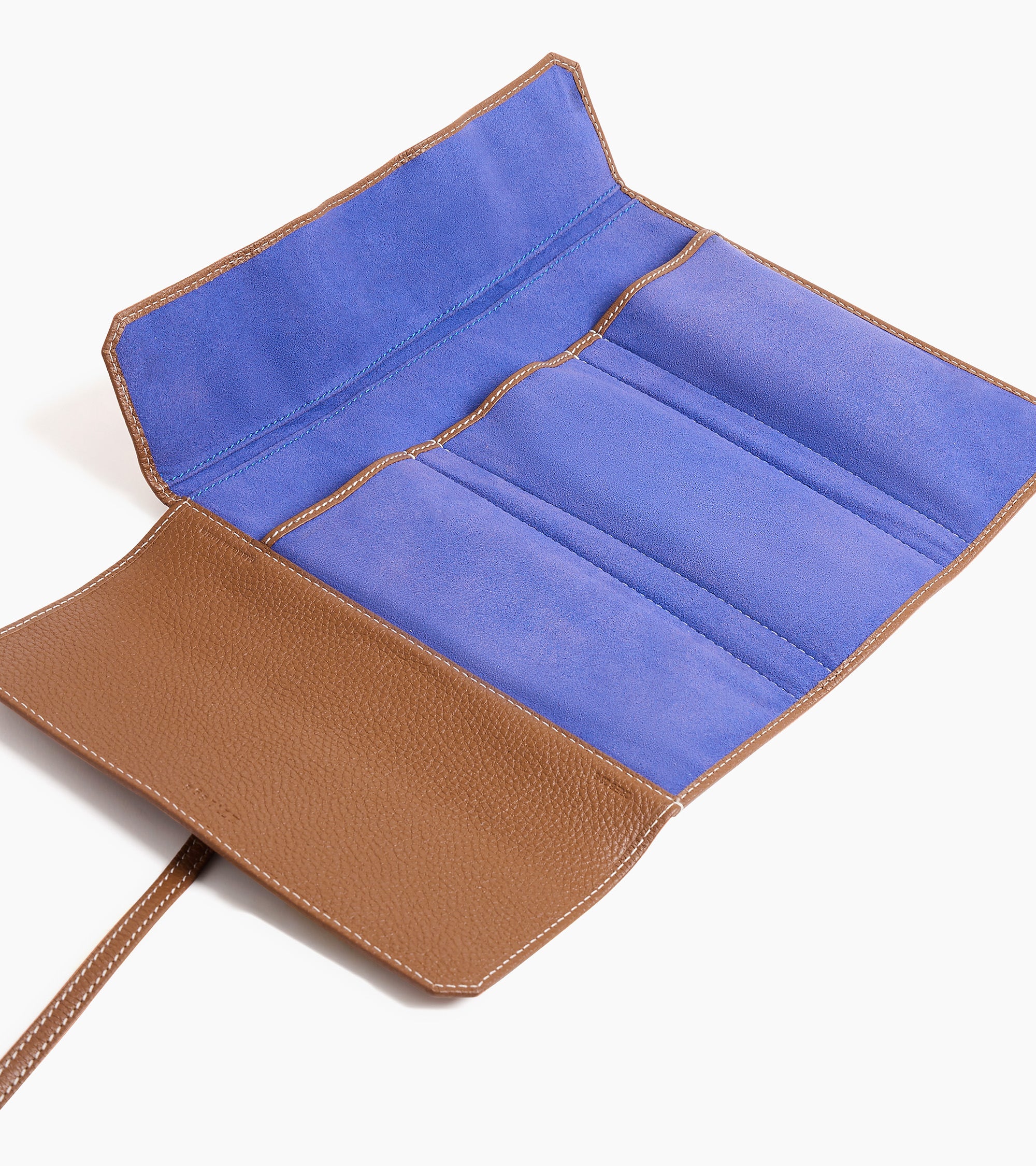 Three-slot travel watch case in grained leather