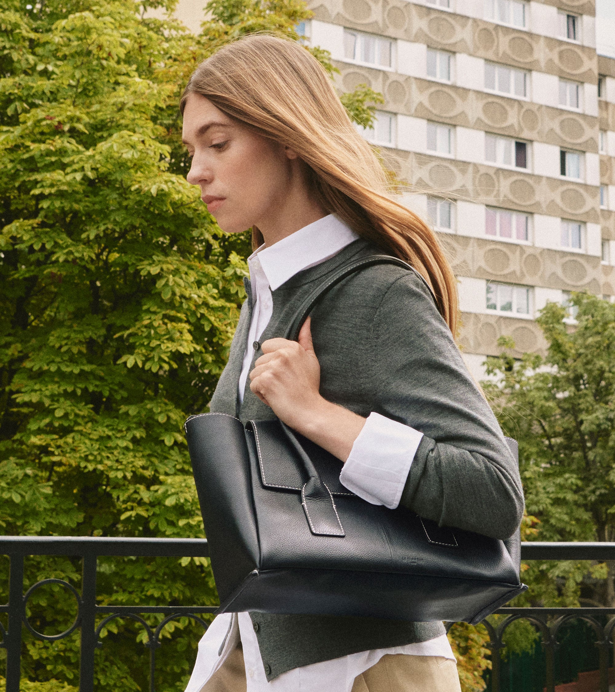 Medium tote bag with flap in grained leather