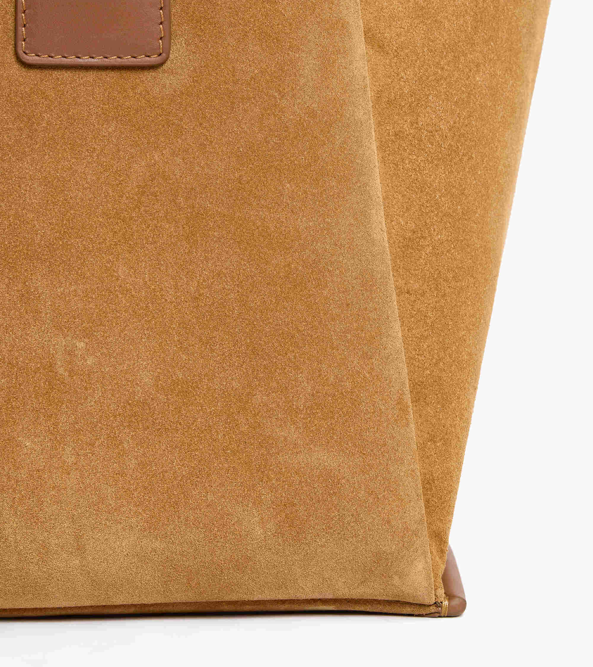 Bolso cabás grande Elena de serraje con acabado de terciopelo