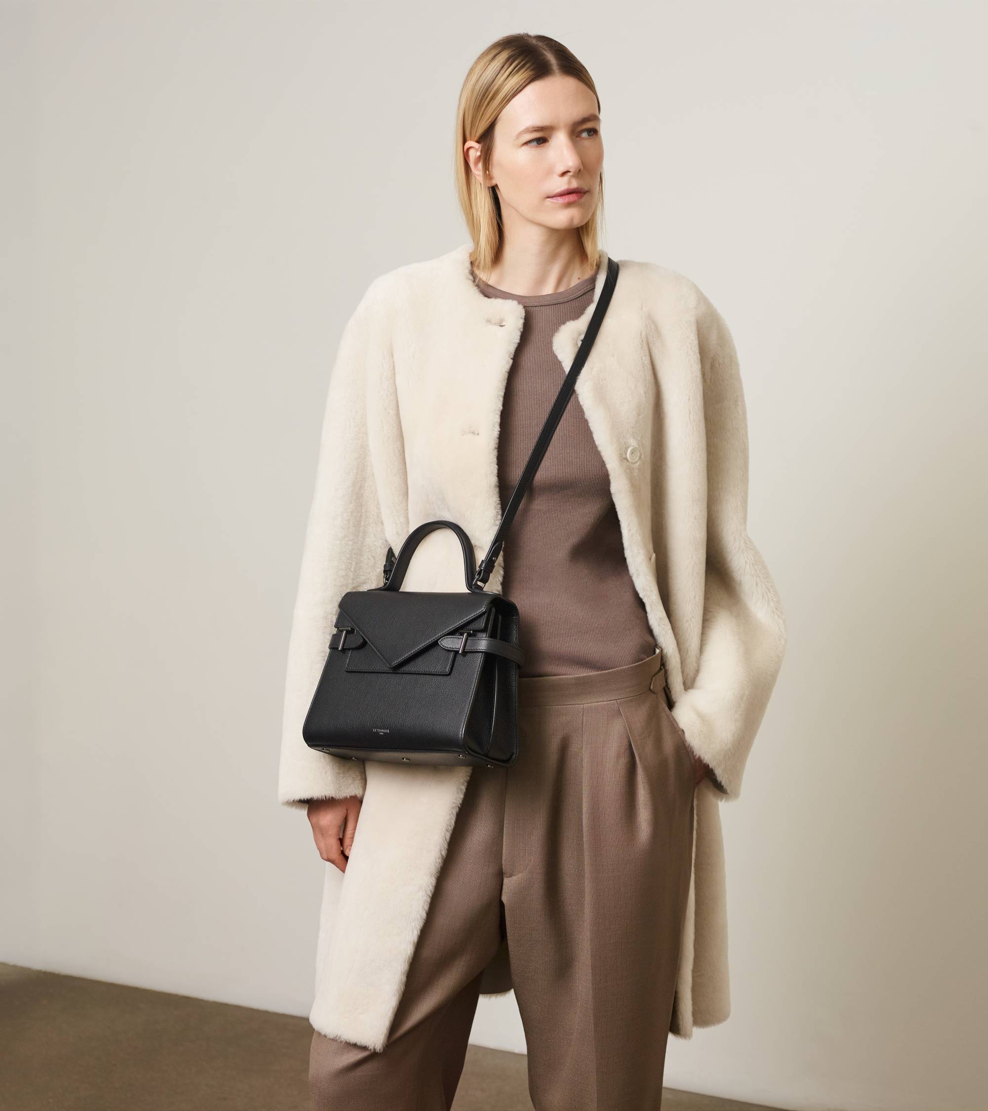 Emilie medium handbag with double flap in grained leather