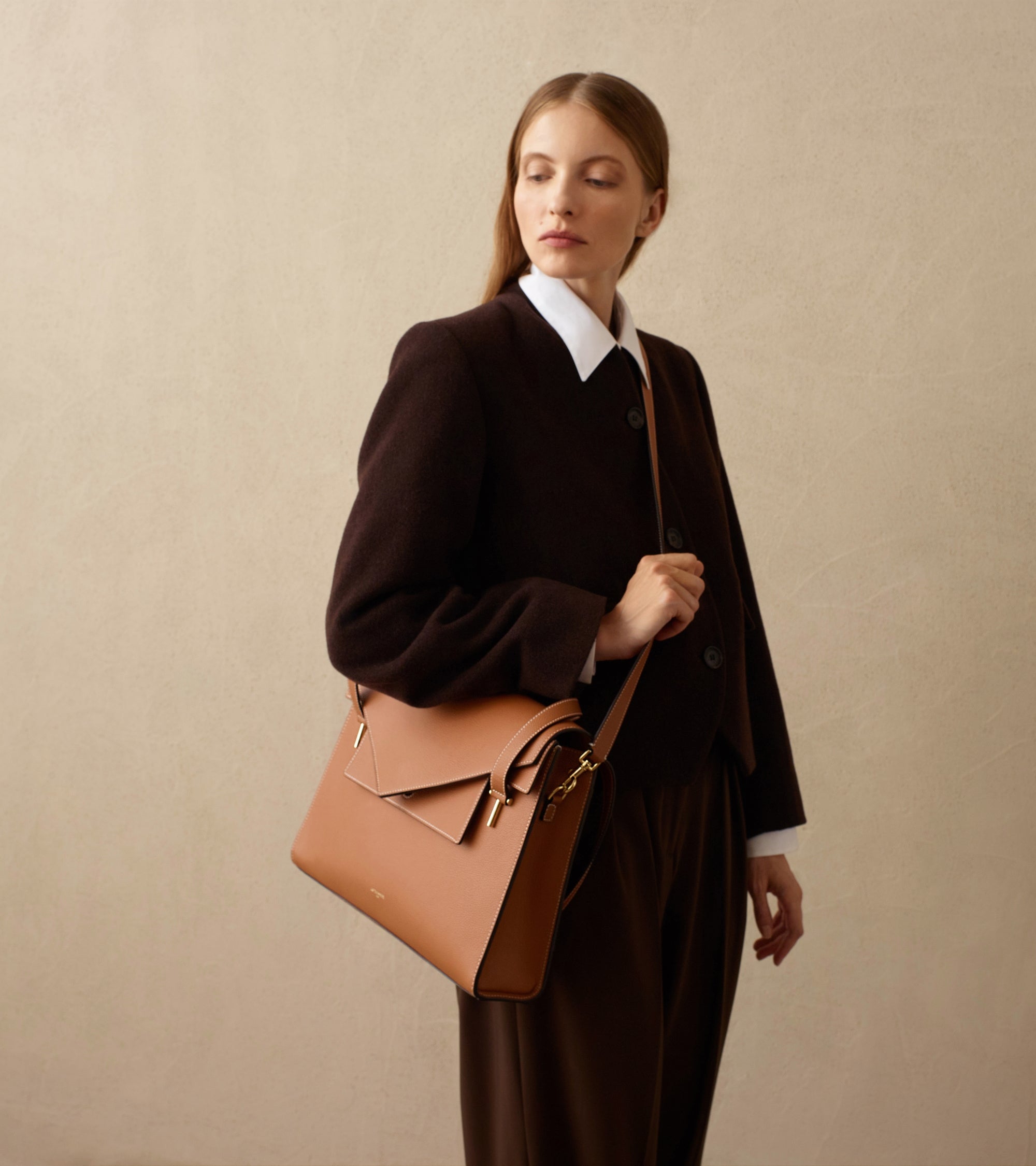 Porte documents double rabat porté épaule Emilie en cuir grainé