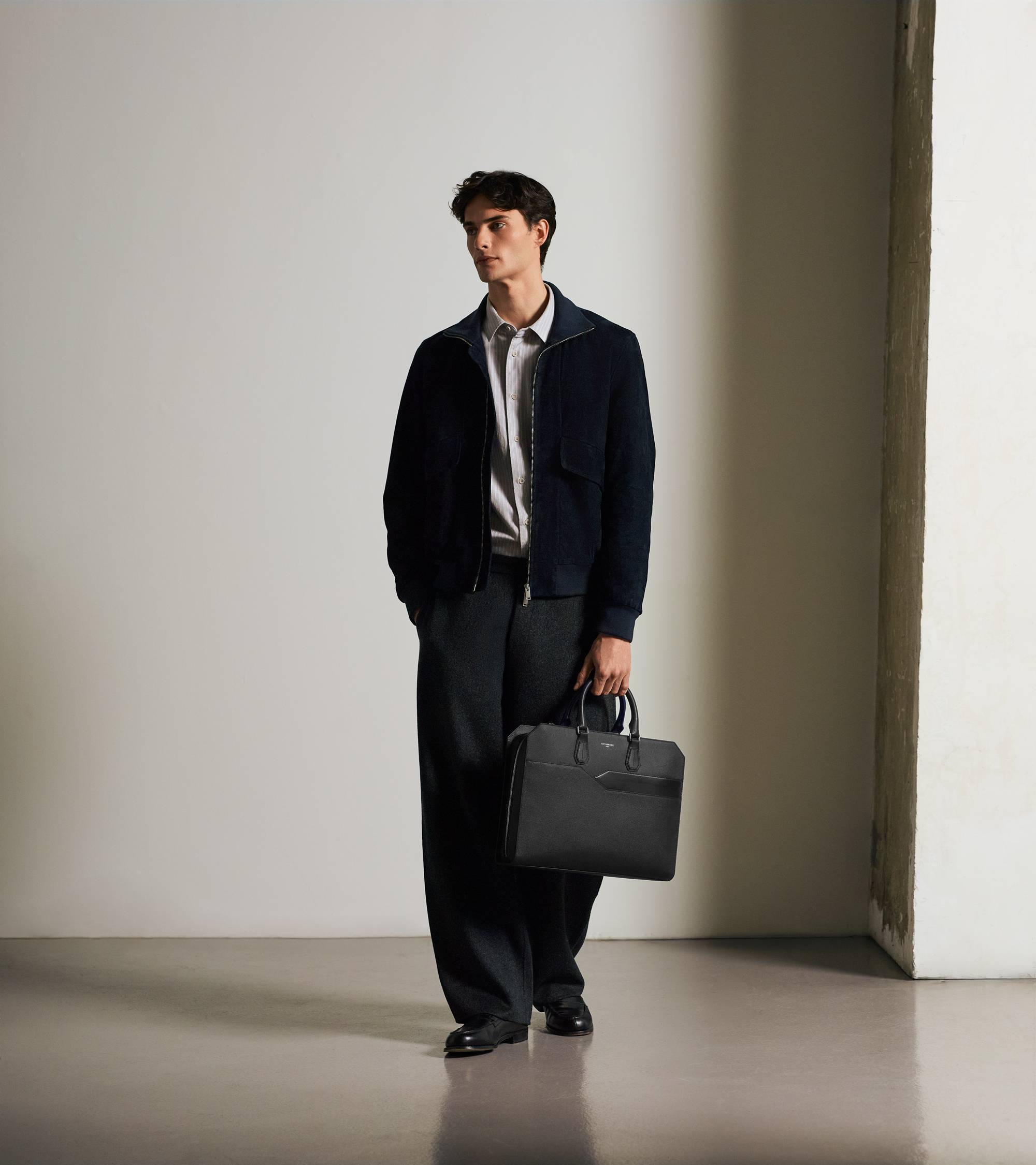 Gaston 15" briefcase in cross grain leather