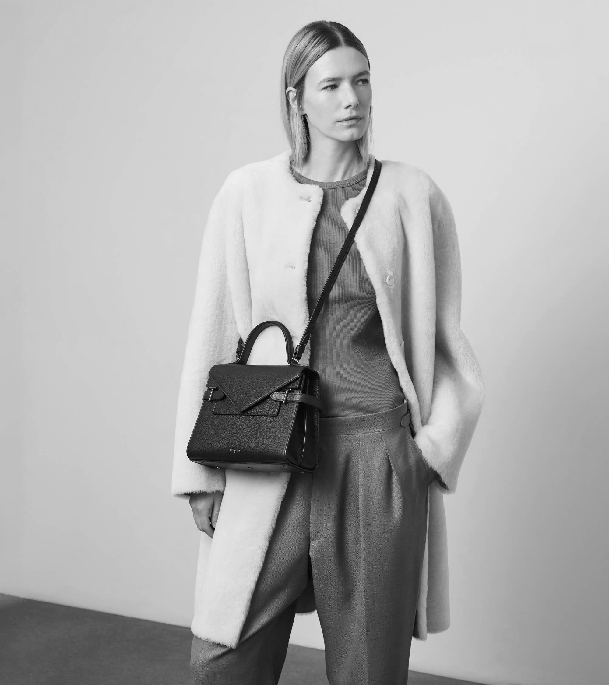 Bolso de mano mediano Emilie de piel texturizada con doble solapa