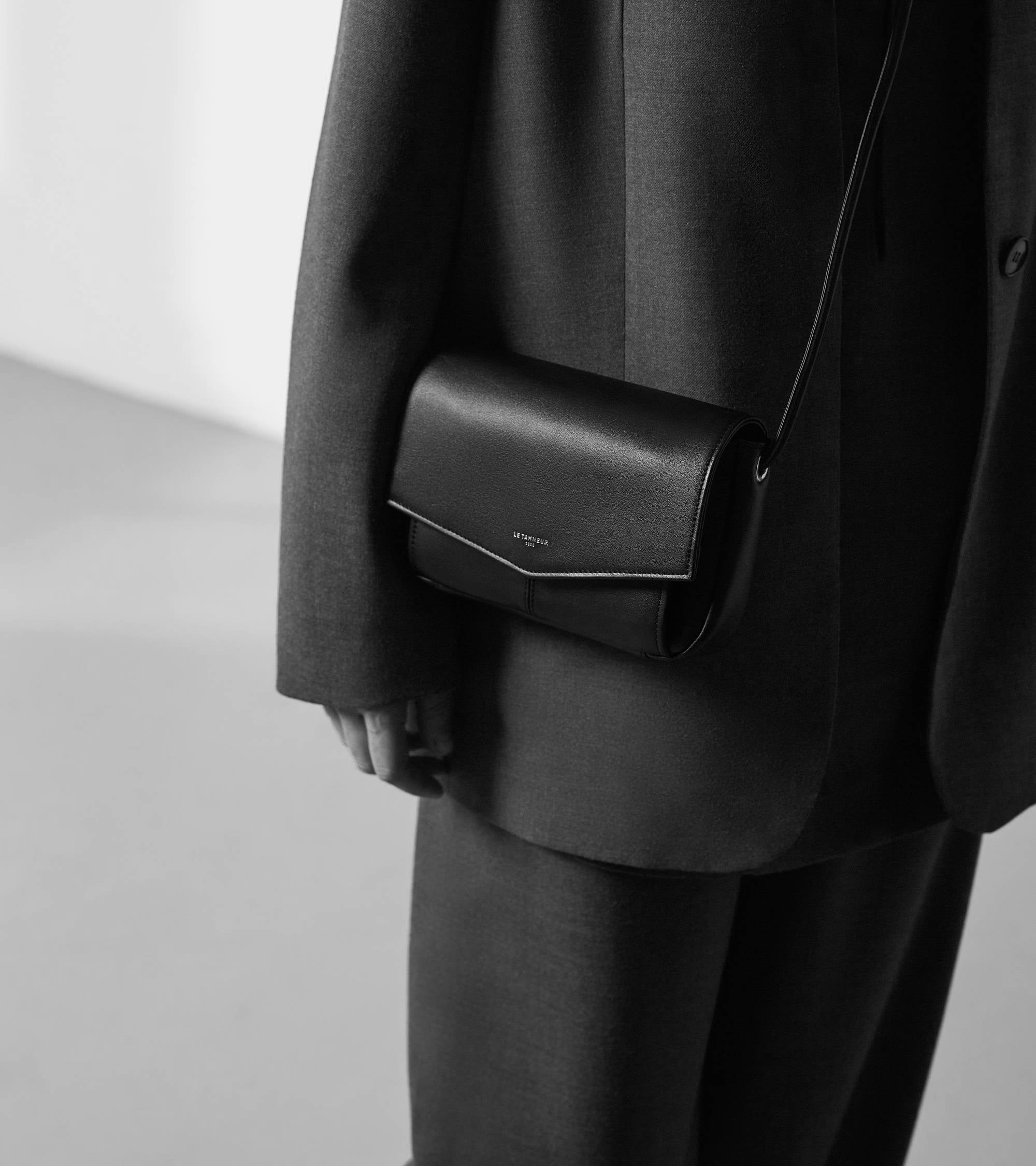 Charlotte Clutch aus glattem Leder mit abnehmbarer Schulterriemen