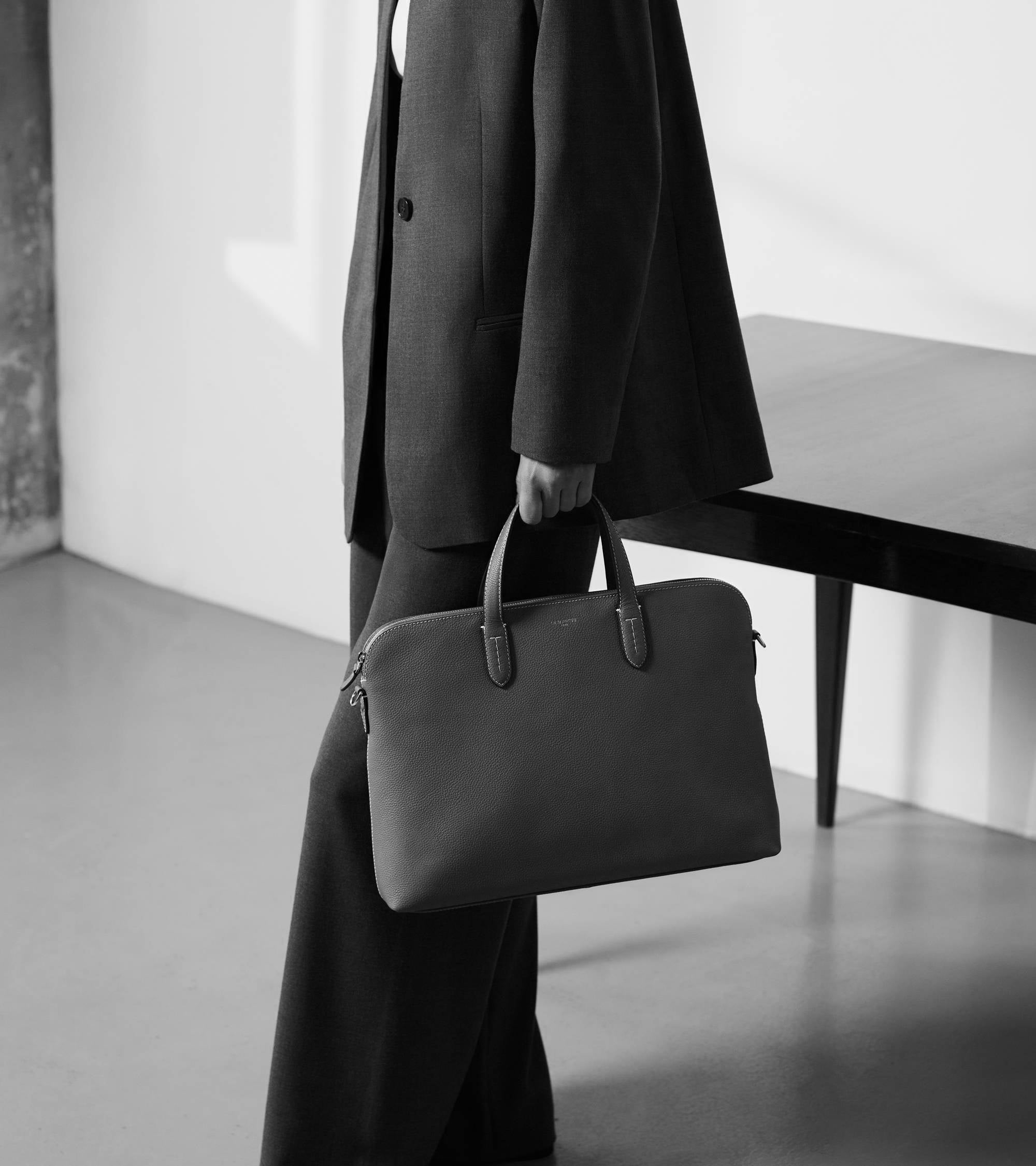 Sophie 15 grained leather document case with 1 expanding compartment